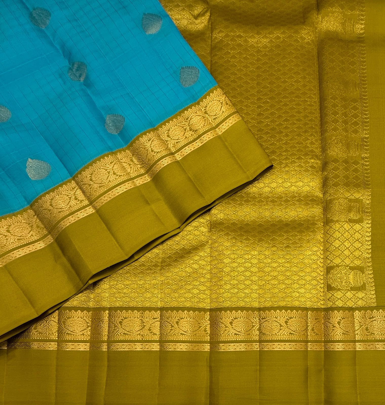 VSM435 - dark sky blue color body , mehandi green color pallu , blouse.
