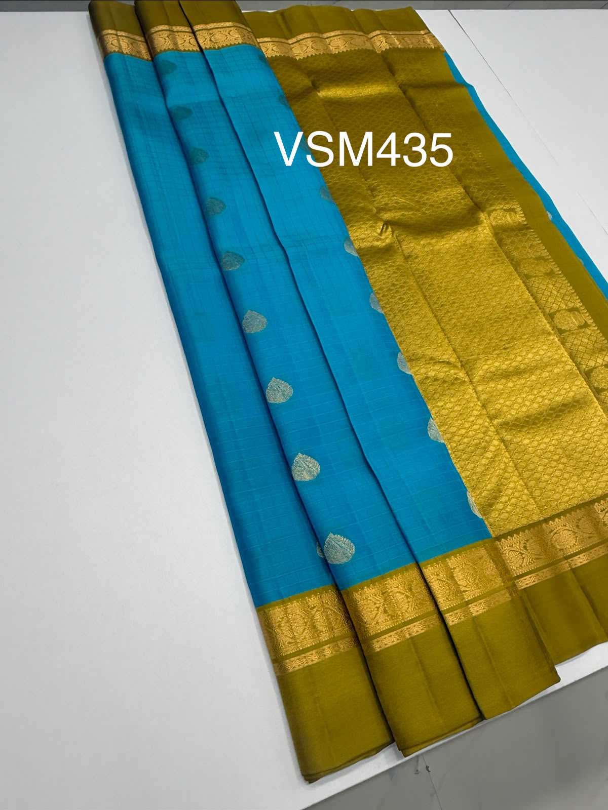 VSM435 - dark sky blue color body , mehandi green color pallu , blouse.