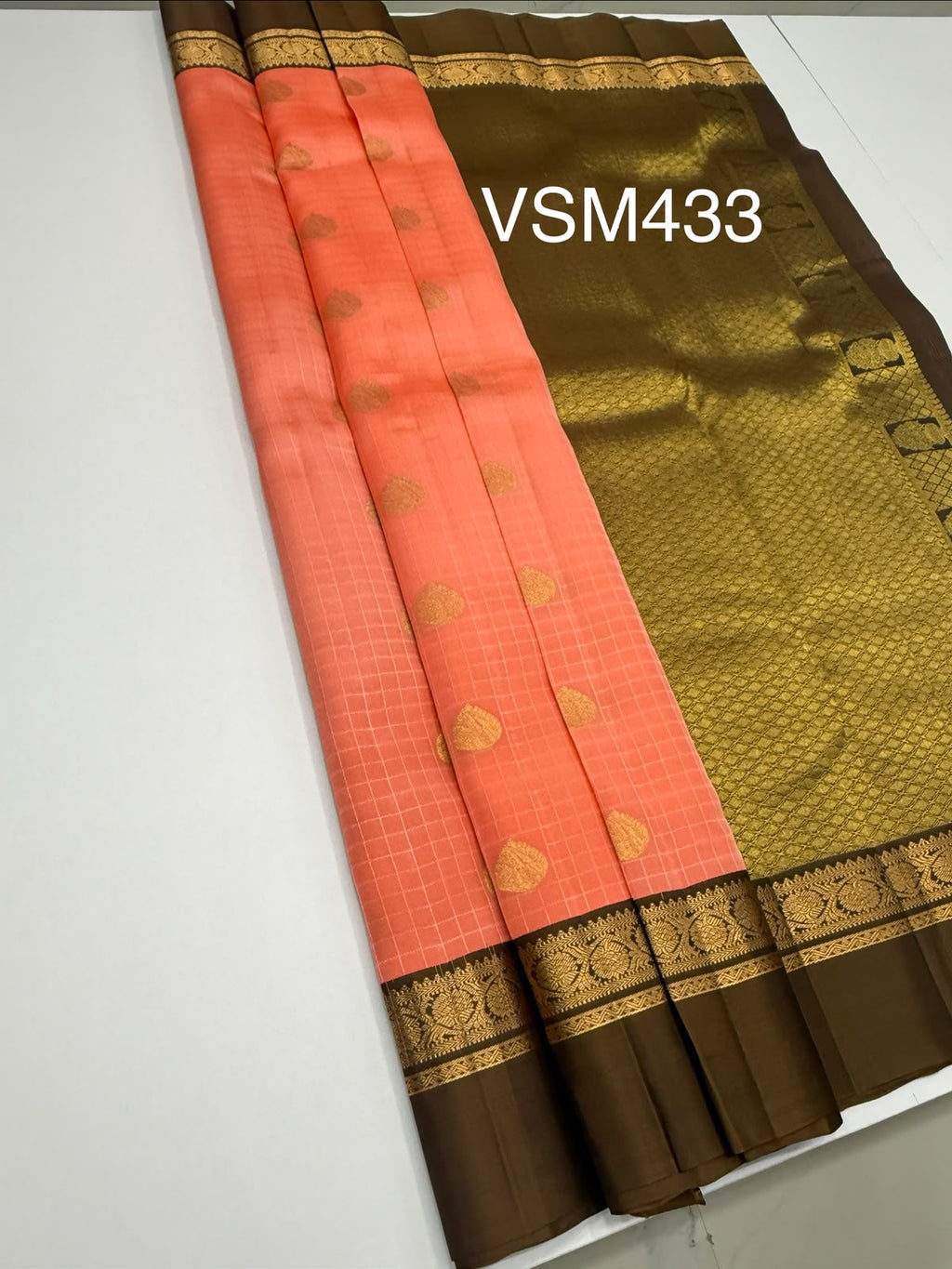 VSM433 - peach color body , brown color pallu , blouse.