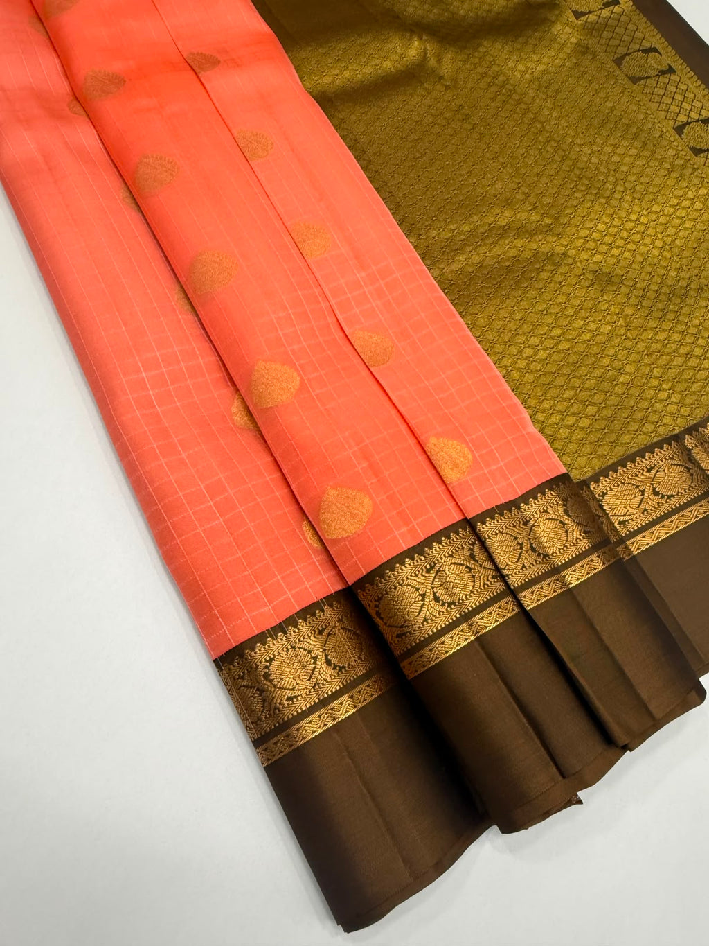 VSM433 - peach color body , brown color pallu , blouse.