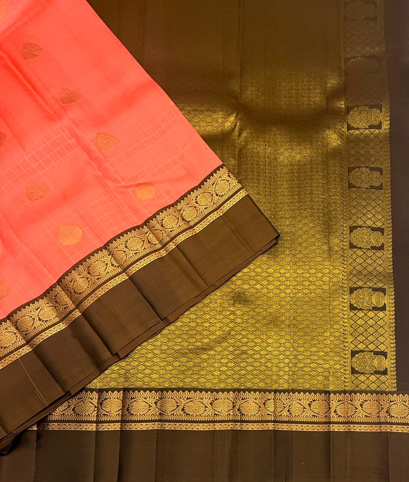 VSM433 - peach color body , brown color pallu , blouse.