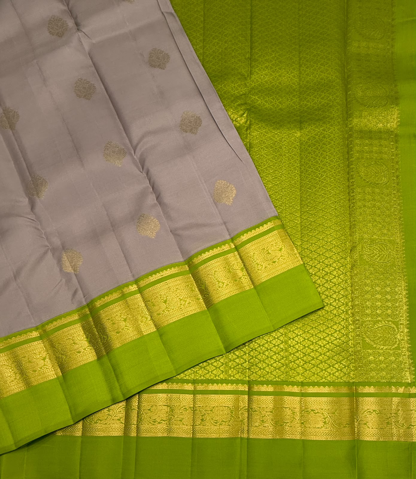 VSM432 - pastel lavender color body , green color pallu , blouse.