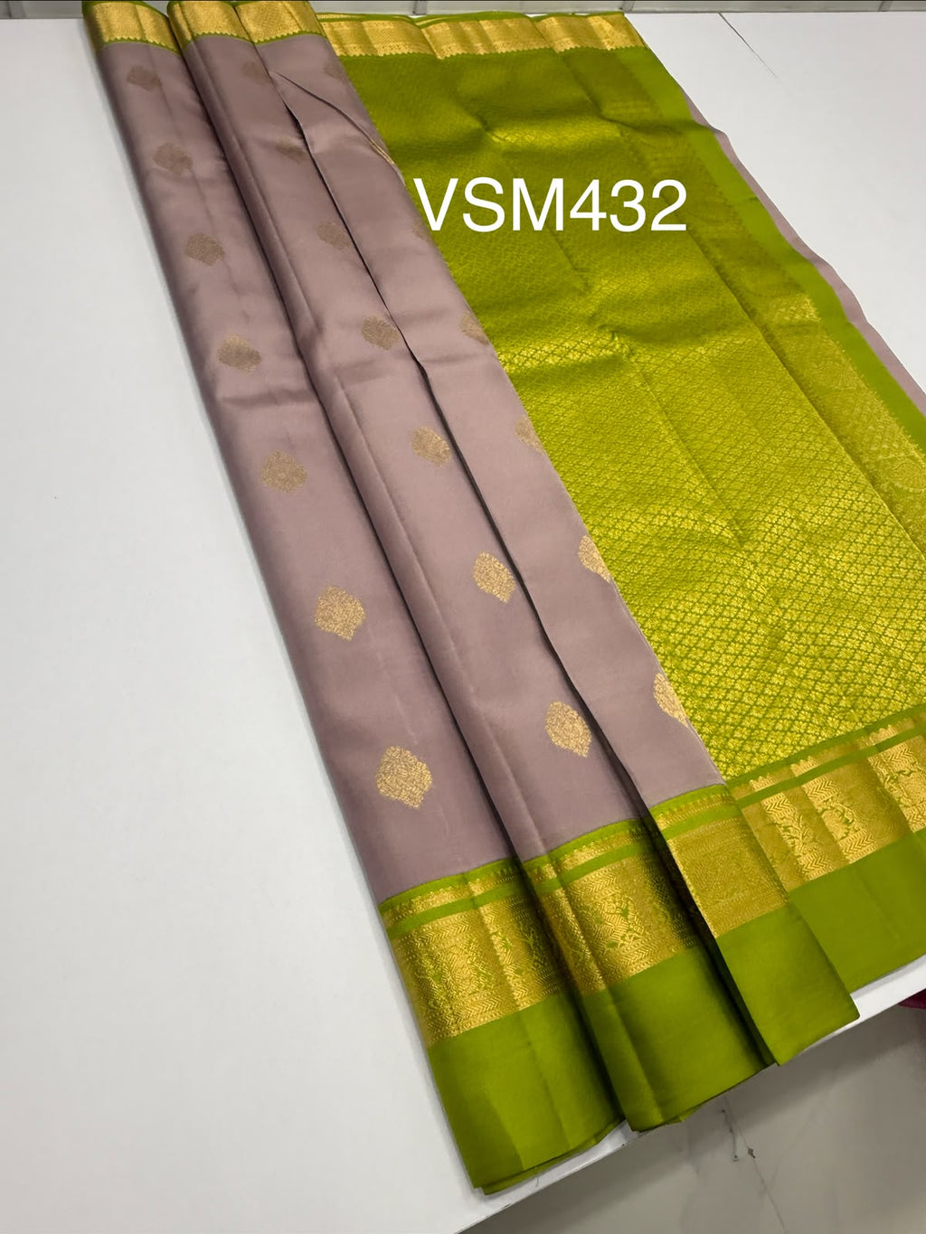 VSM432 - pastel lavender color body , green color pallu , blouse.