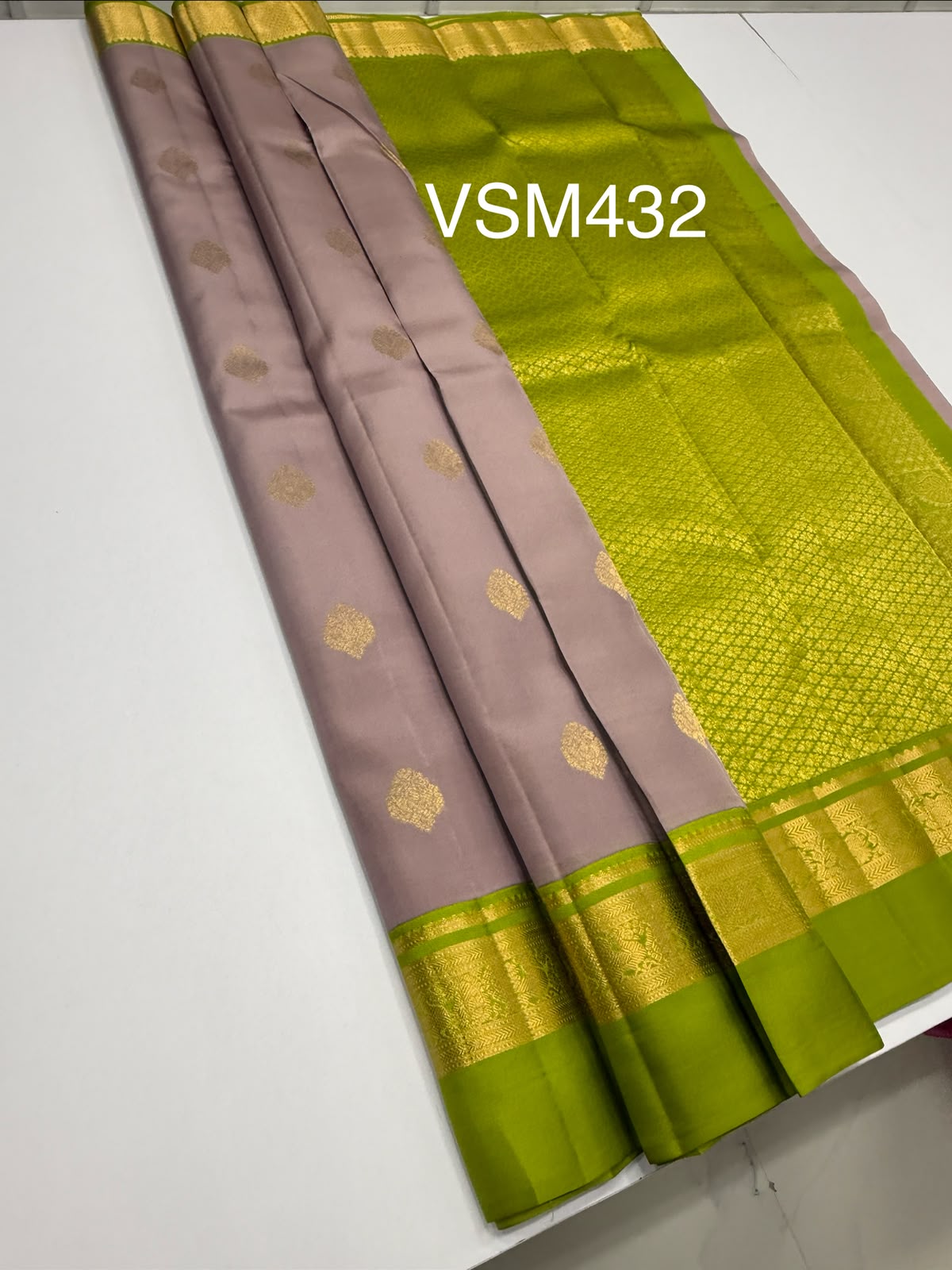VSM432 - pastel lavender color body , green color pallu , blouse.