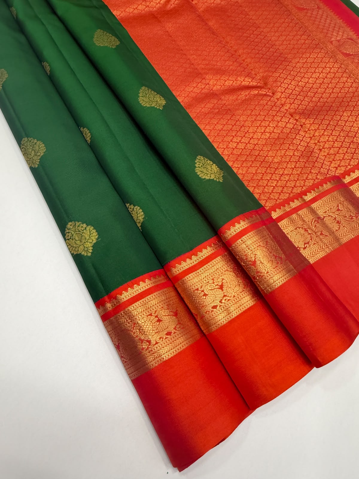VSM430 - green color body , pinkish orange color pallu , blouse.