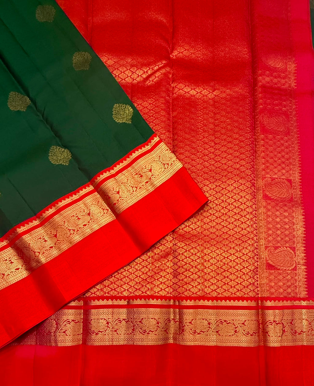 VSM430 - green color body , pinkish orange color pallu , blouse.