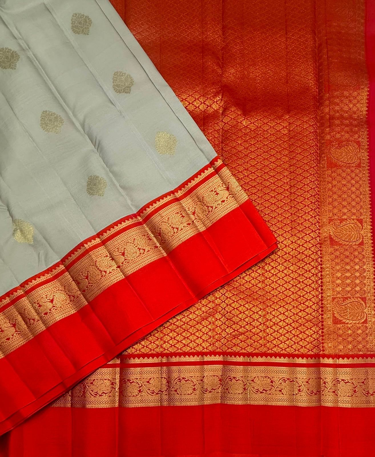 VSM429 - light beige color body , pinkish orange color pallu , blouse.