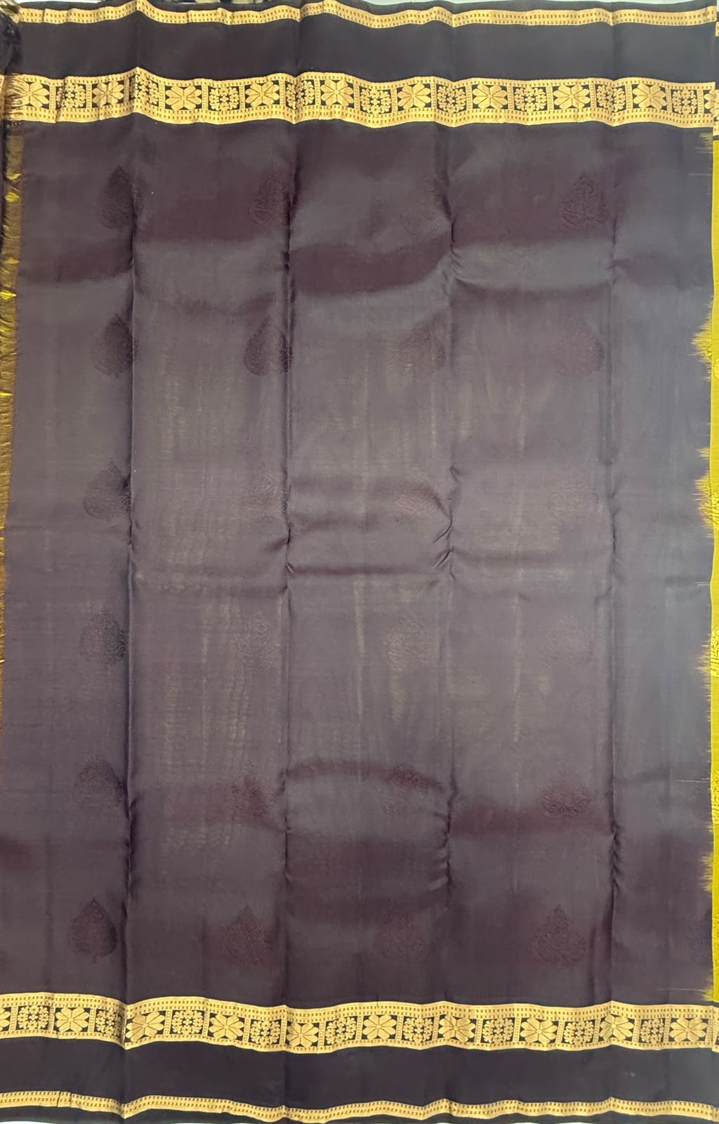 VSM424 - mehandi color body , coffee brown color pallu , blouse.