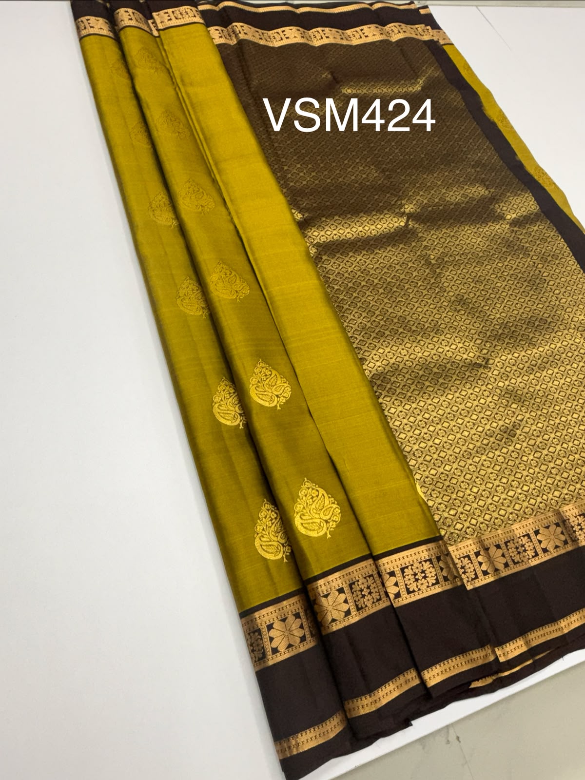 VSM424 - mehandi color body , coffee brown color pallu , blouse.