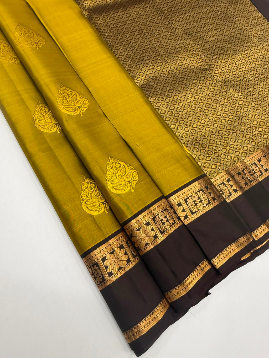 VSM424 - mehandi color body , coffee brown color pallu , blouse.
