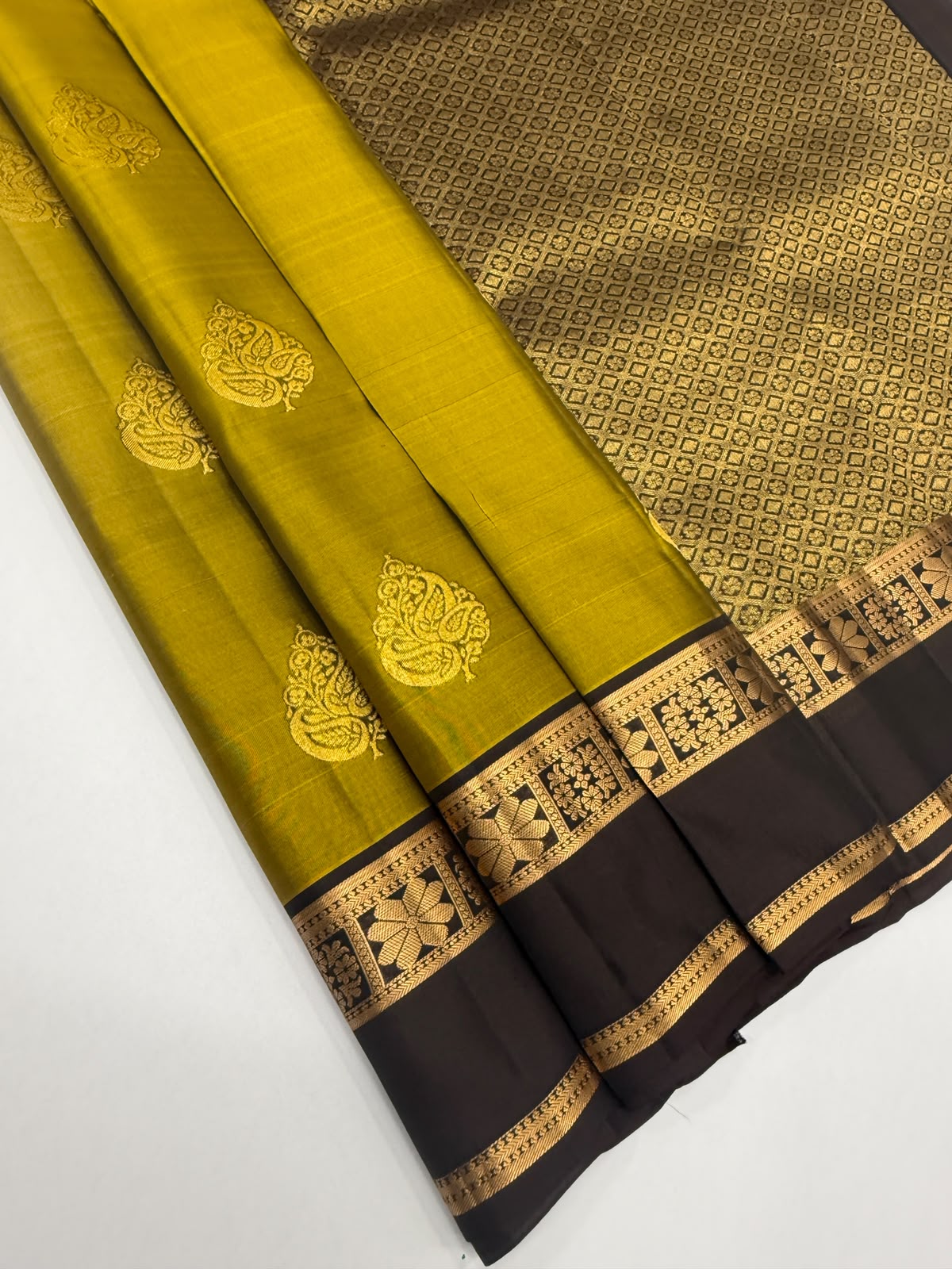 VSM424 - mehandi color body , coffee brown color pallu , blouse.