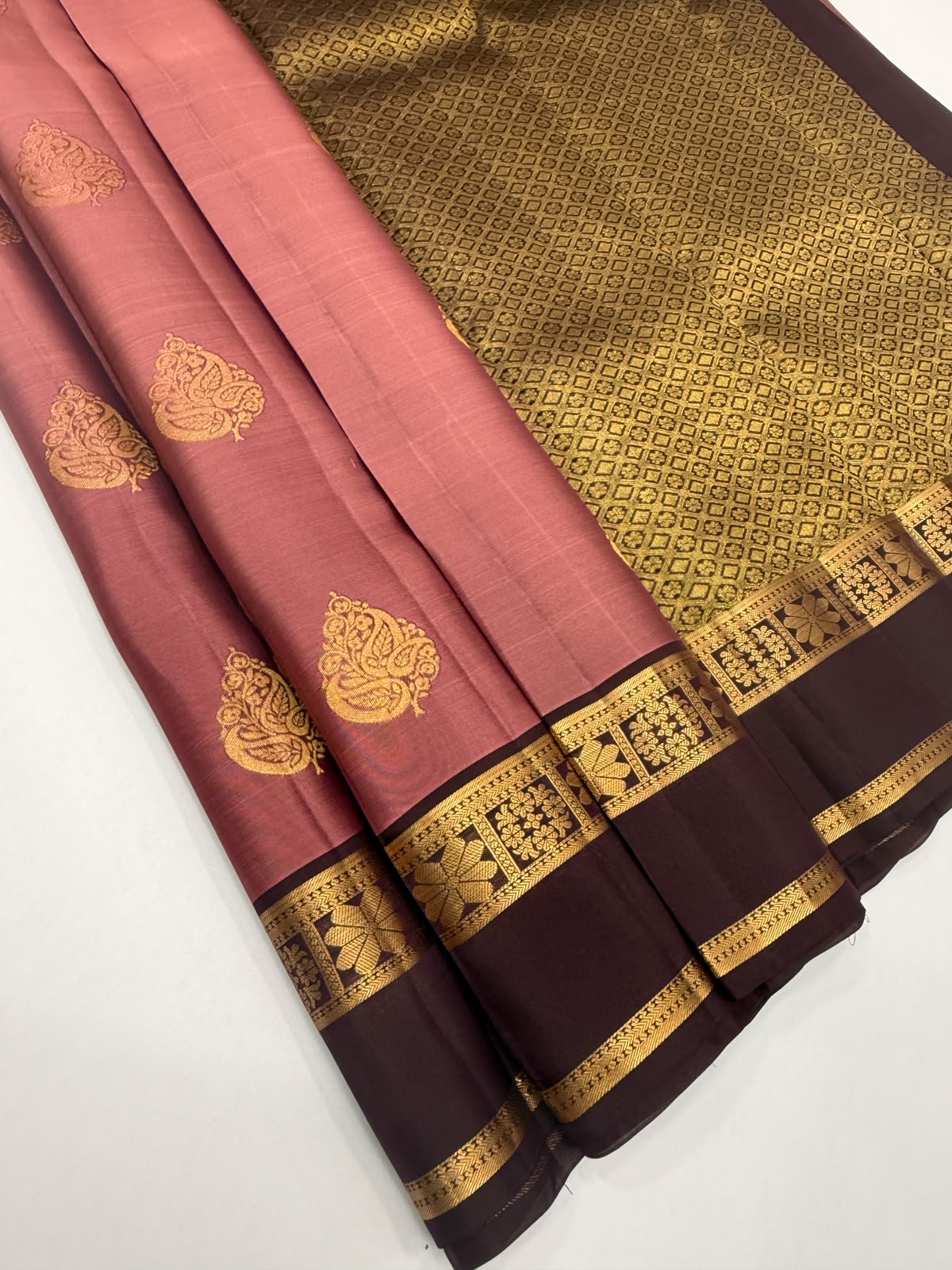 VSM423 - dark onion pink color body , dark maroon color pallu , blouse.