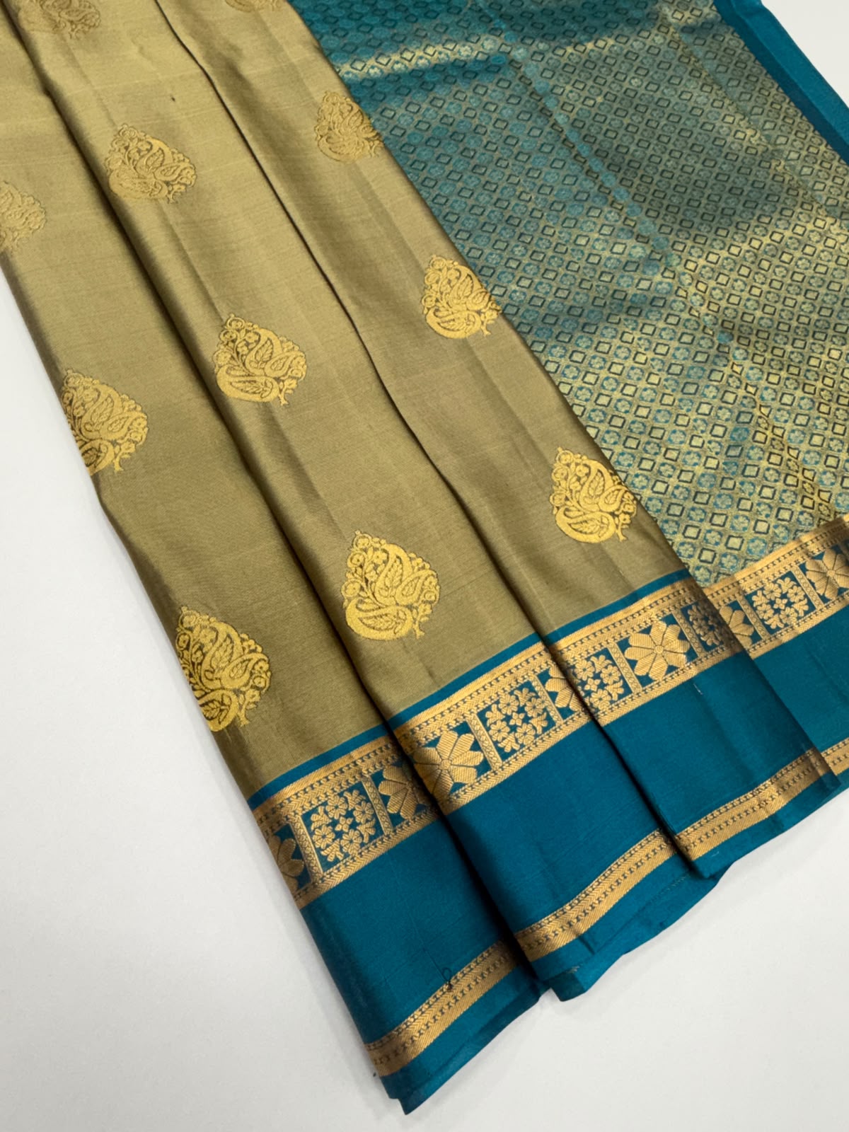 VSM422 - cement color body , blue color pallu , blouse.