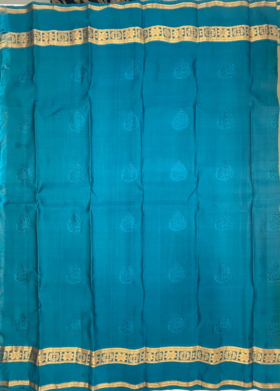 VSM422 - cement color body , blue color pallu , blouse.