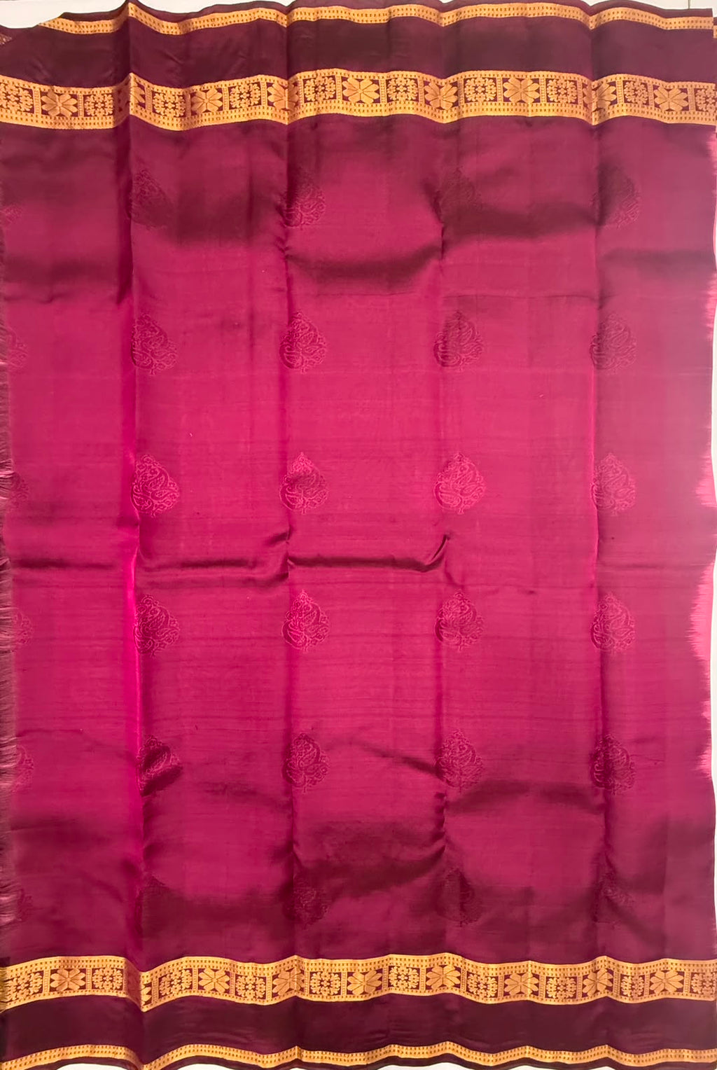 VSM418 - pink color body , dark purple color pallu , blouse.