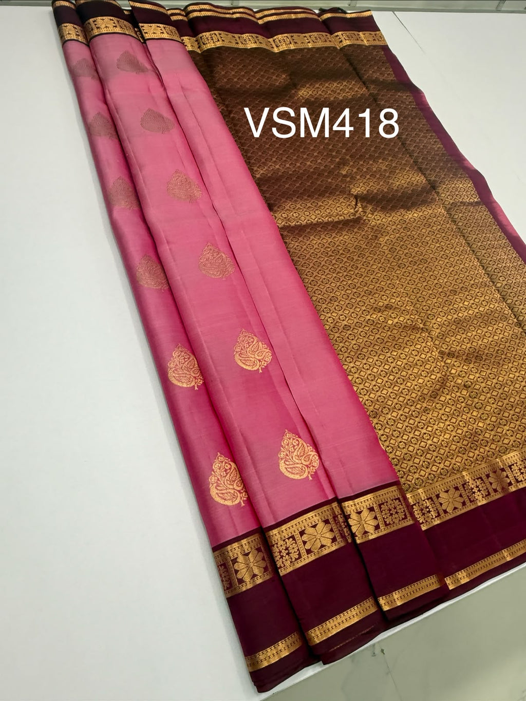 VSM418 - pink color body , dark purple color pallu , blouse.