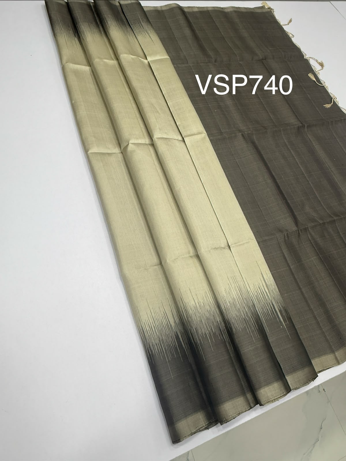 VSP740 - beige color body , black color pallu , blouse - Pure silk saree