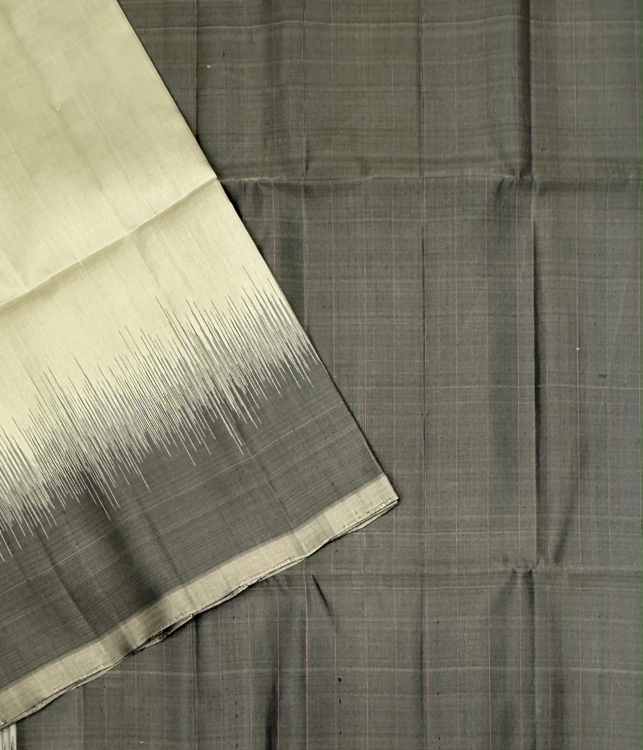 VSP740 - beige color body , black color pallu , blouse - Pure silk saree