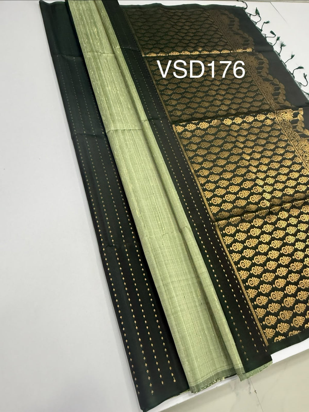 VSD176 - bottle with light green color body , color pallu,blouse - Pure silk saree