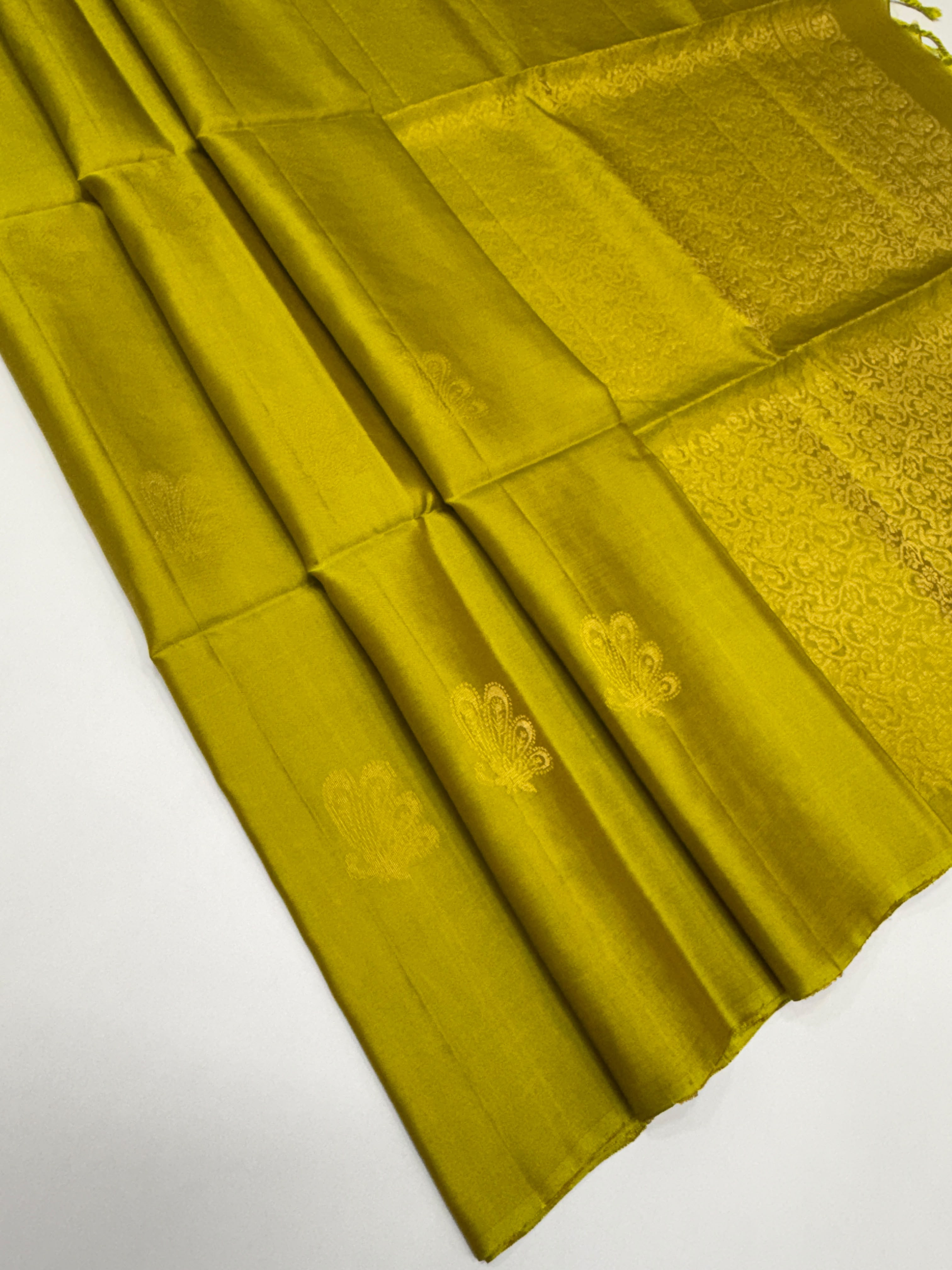 VSM14 - green with yellow color body , color pallu , blouse