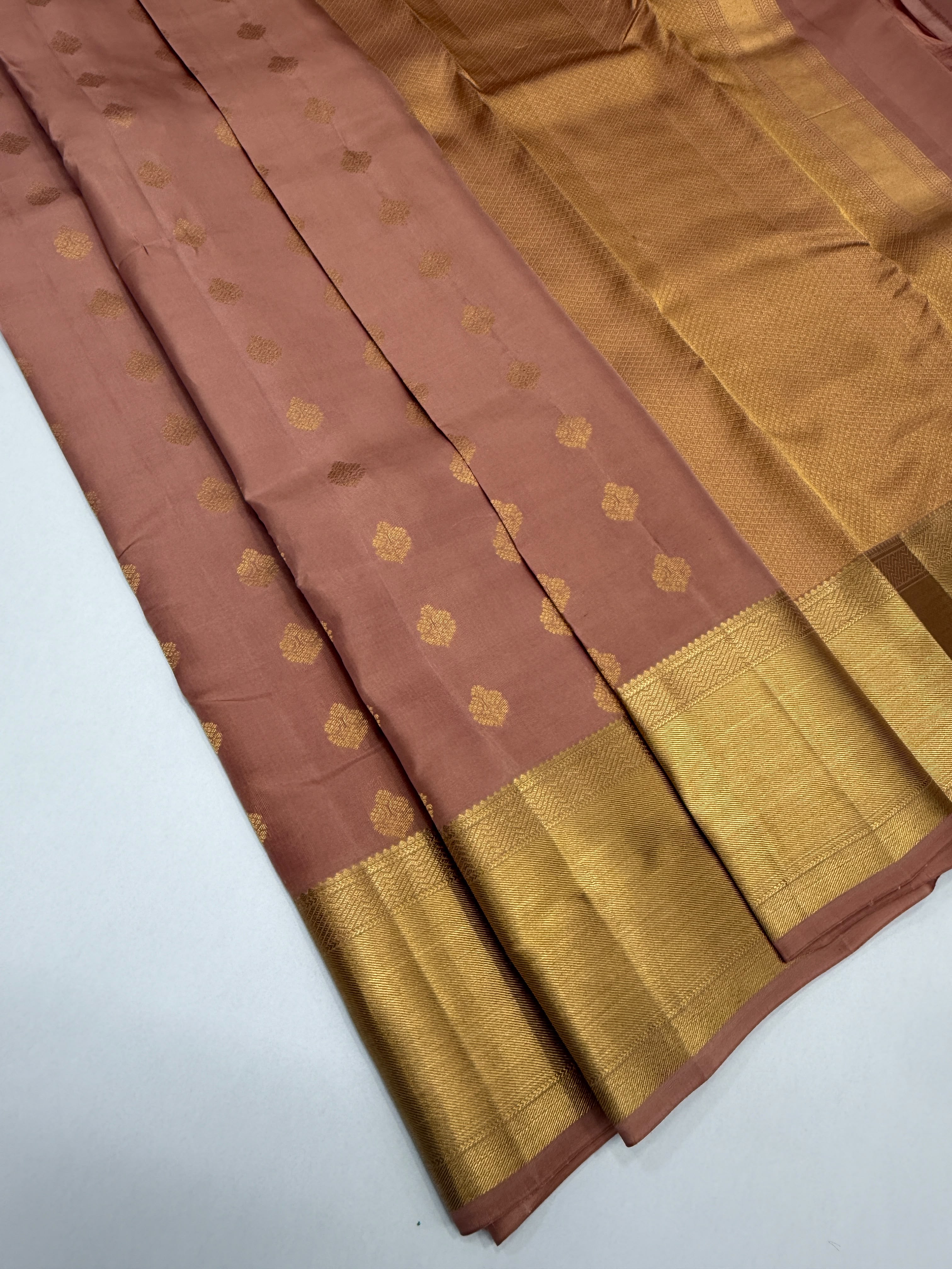 VSM489 - onion pink color body , color pallu , blouse&nbsp;