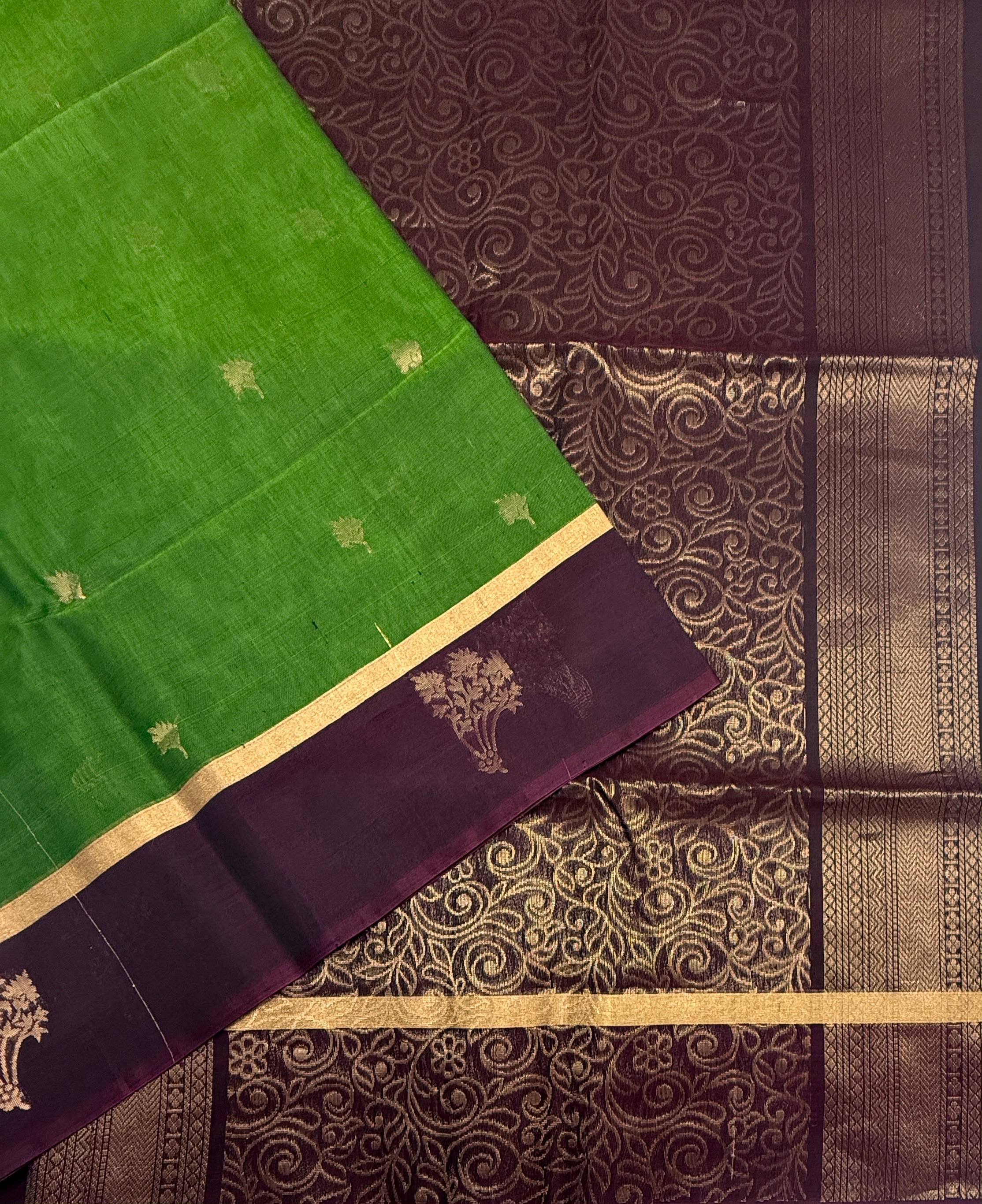 VSSC92 - mehandi green color body , light purple color pallu , blouse.