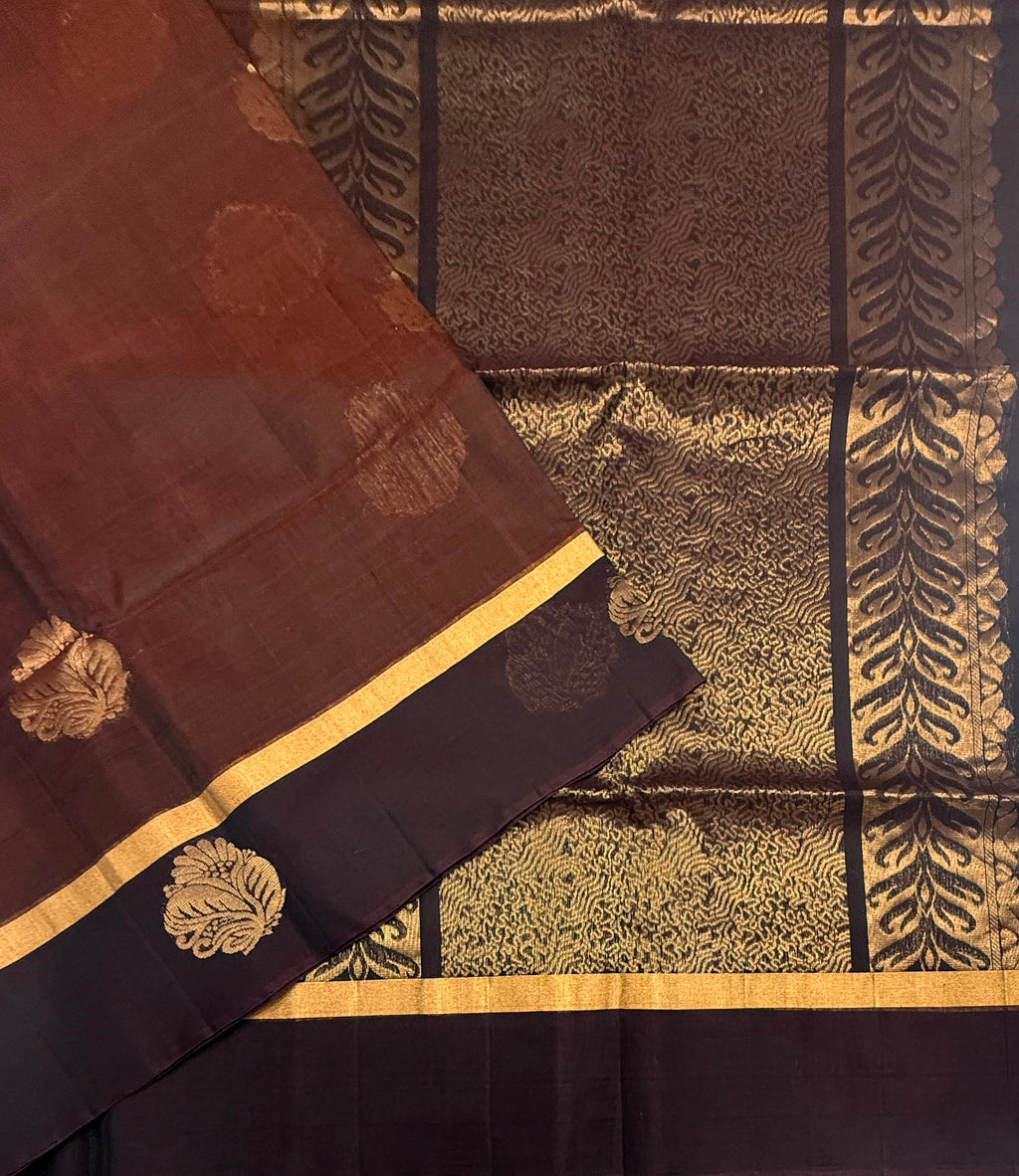 VSSC93 - rust orange color body , dark purple color pallu , blouse.
