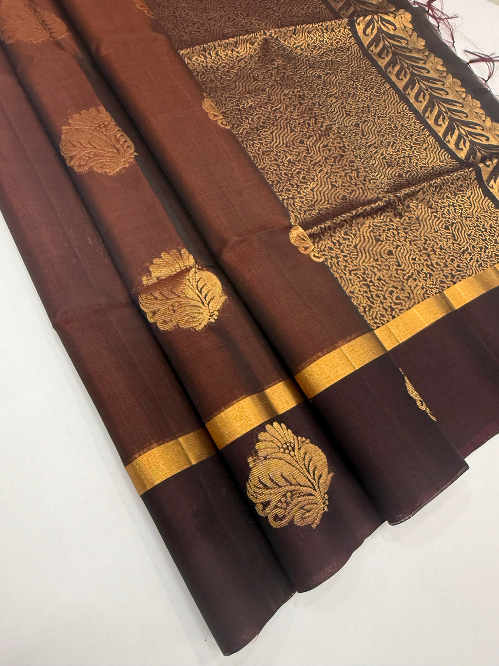VSSC93 - rust orange color body , dark purple color pallu , blouse.
