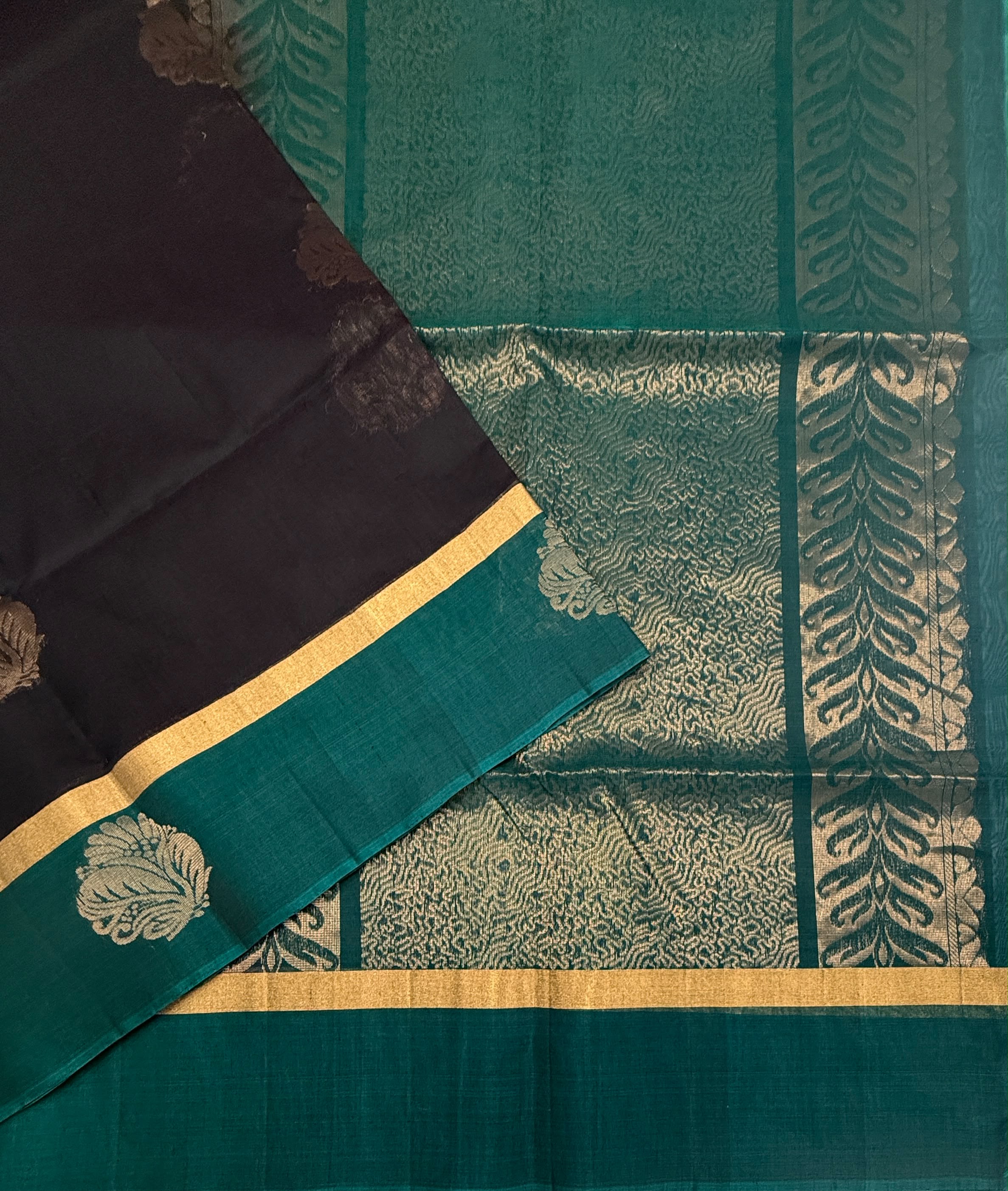 VSSC94 - dark purple color body , peacock green color pallu , blouse.