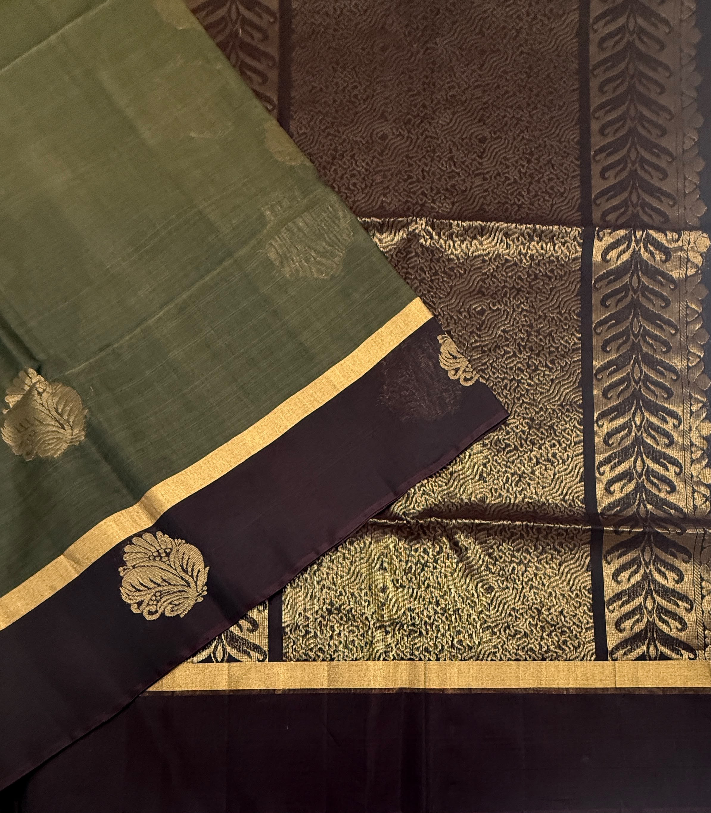 VSSC95 - pastel green color body , dark purple color pallu , blouse.