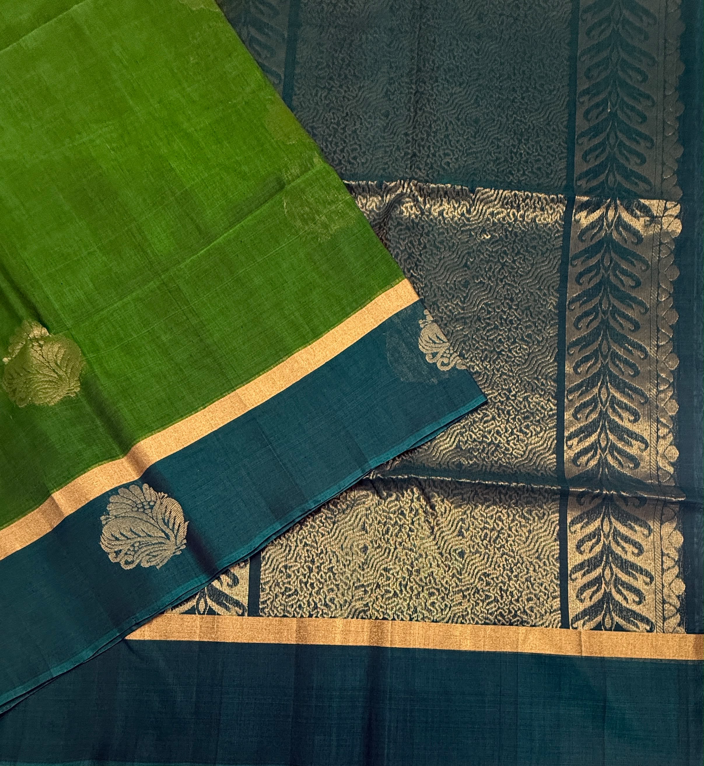 VSSC96 - mehandi green color body , peacock green color pallu , blouse.