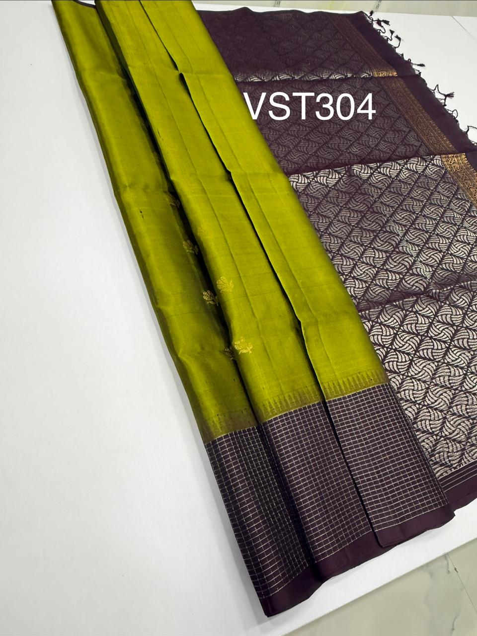 VST304 - olive green color body , dark purple color pallu , blouse - Pure silk saree