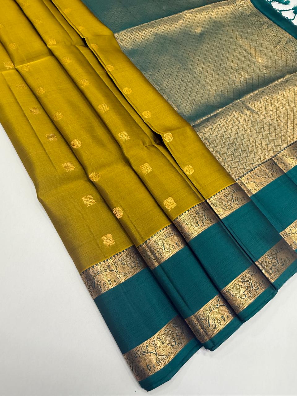 VSM490 - olive green color body , peacock blue color pallu , blouse&nbsp;