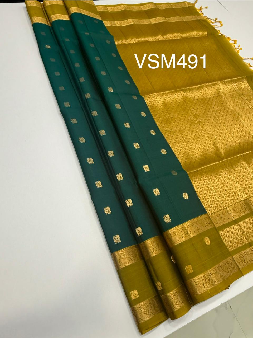 VSM491 - peacock green color body , yellowish green color pallu , blouse&nbsp;