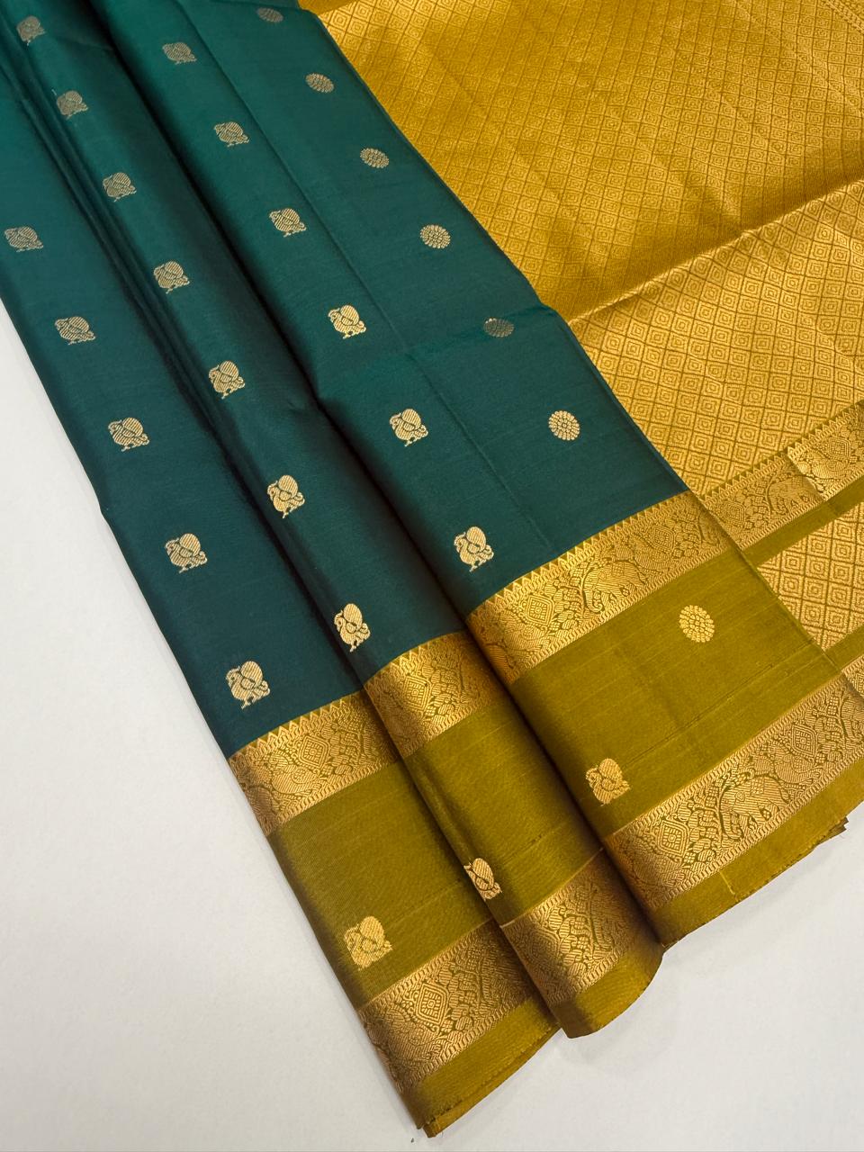 VSM491 - peacock green color body , yellowish green color pallu , blouse&nbsp;