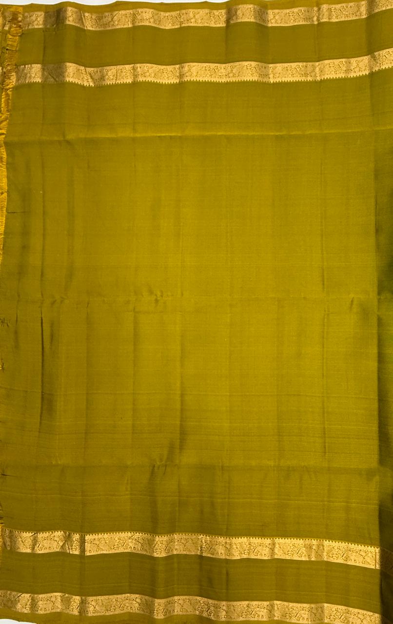 VSM491 - peacock green color body , yellowish green color pallu , blouse&nbsp;