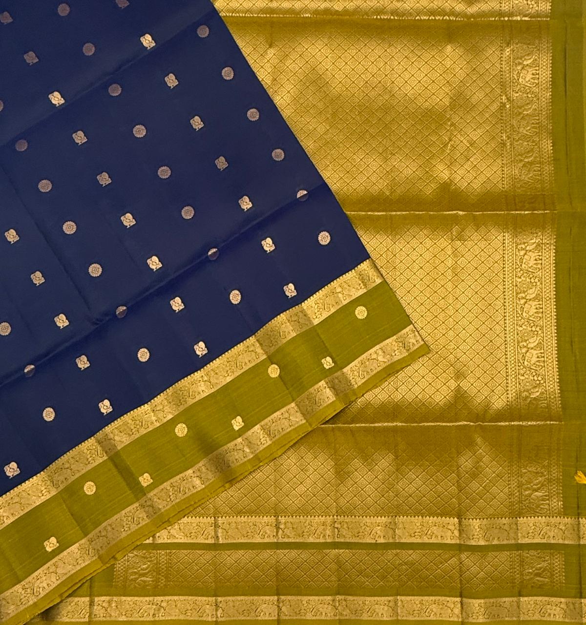 VSM492 - dark violet color body , yellowish green color pallu , blouse