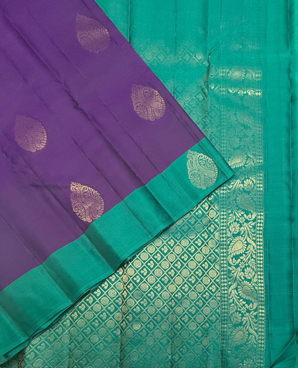 VSM493 - violet color body , peacock green color pallu , blouse