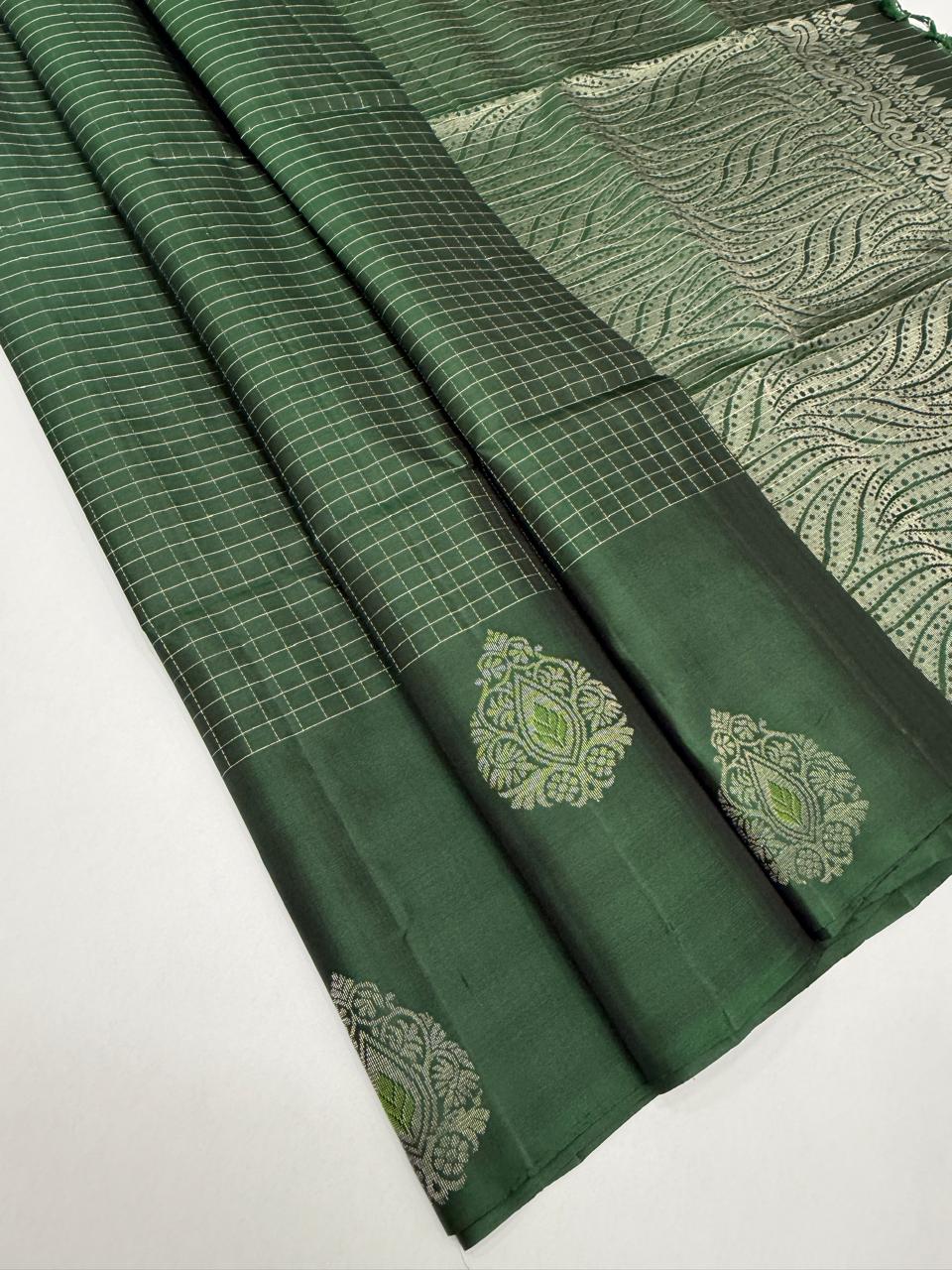 VSF1144 - bottle green color body , pallu,blouse - Pure silk saree