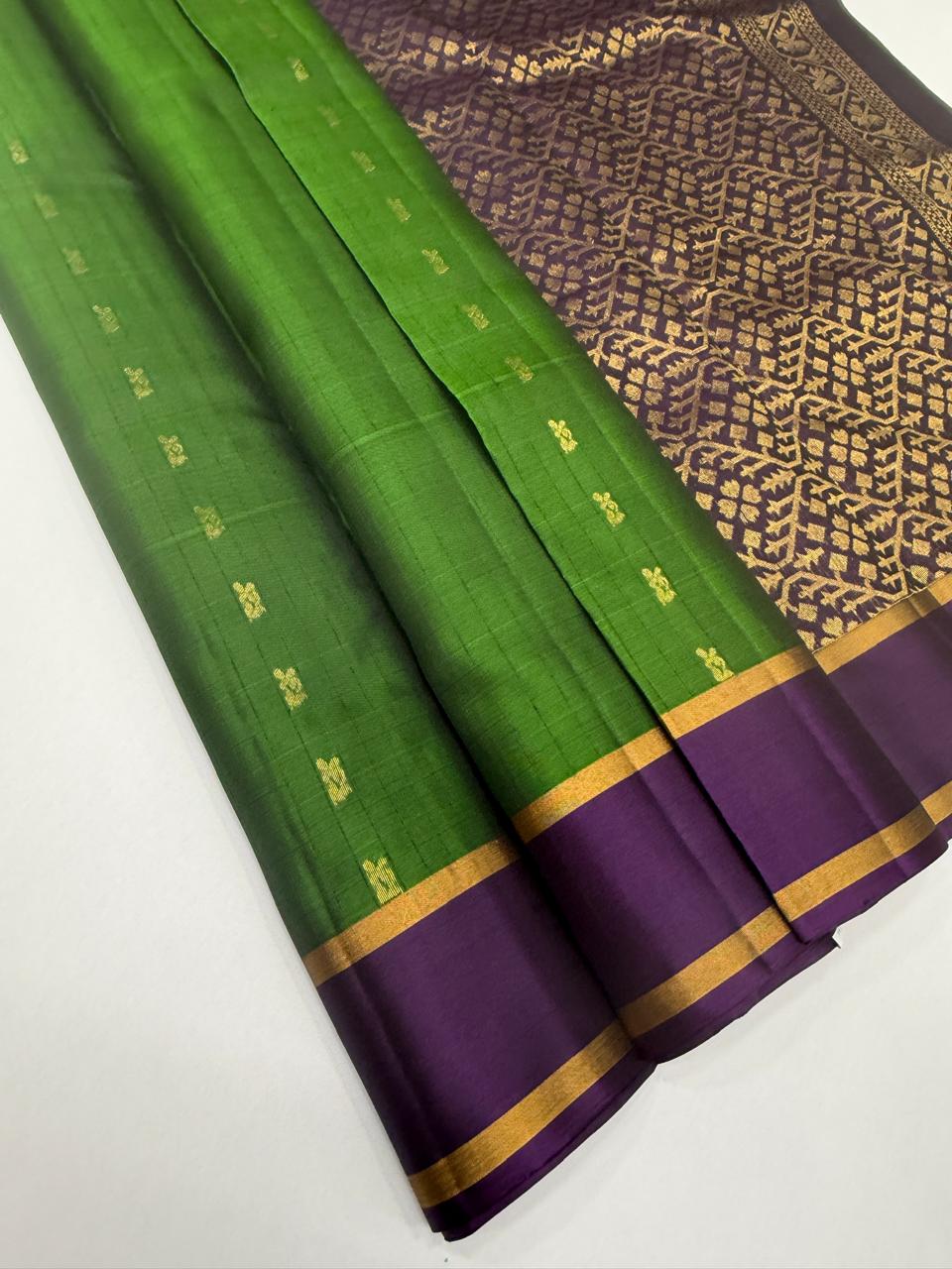 VSOH462 - green color body , violet color pallu , blouse - Pure silk saree
