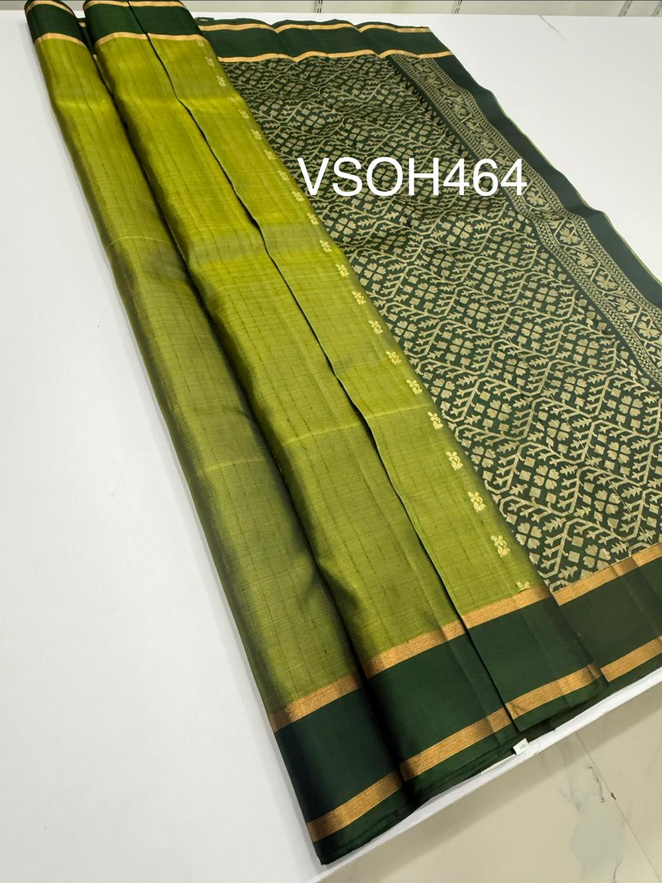VSOH464 - light green color body , dark green color pallu , blouse - Pure silk saree