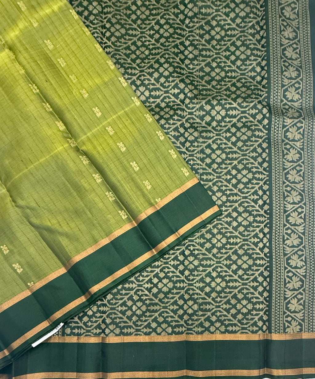 VSOH464 - light green color body , dark green color pallu , blouse - Pure silk saree