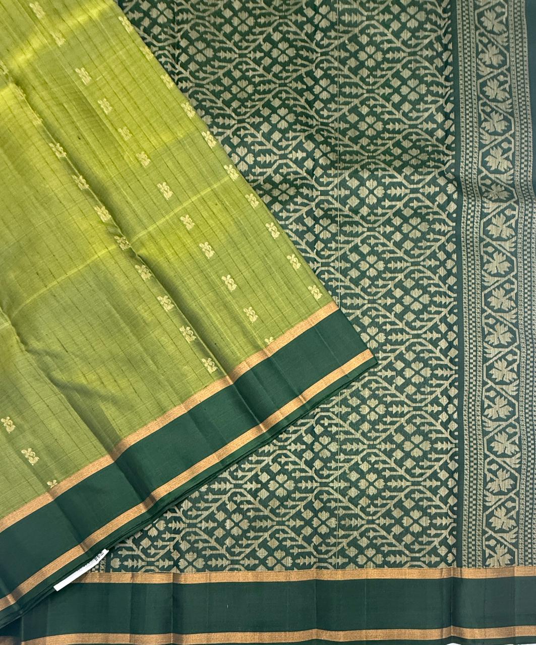VSOH464 - light green color body , dark green color pallu , blouse - Pure silk saree