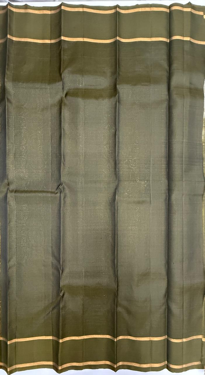 VSOH468 - dual navy blue with lavender color body , cowdung green color pallu , blouse - Pure silk saree