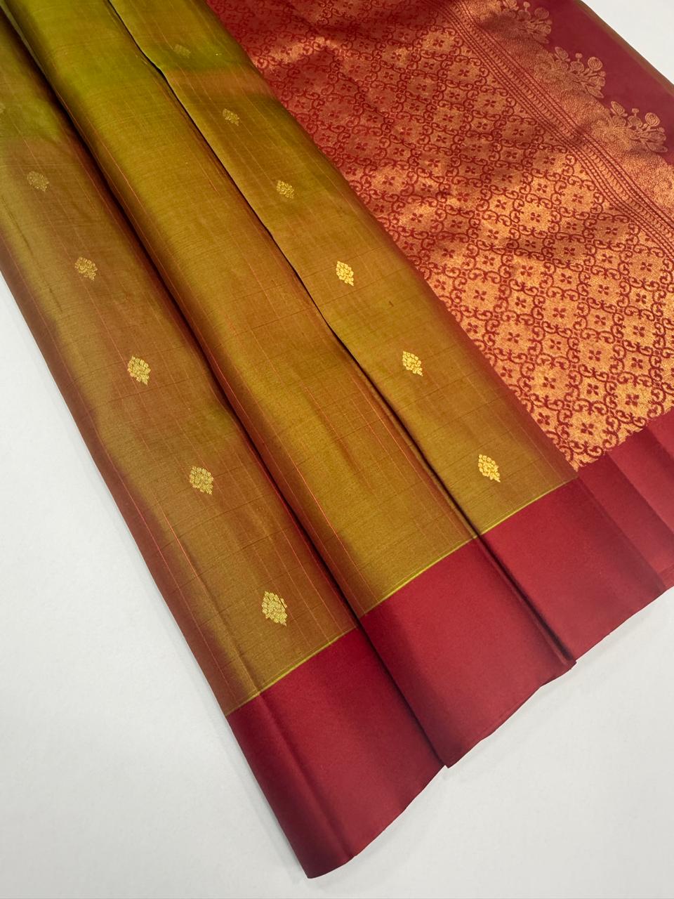 VSOH478 - green with red color body , red color pallu , blouse - Pure silk saree