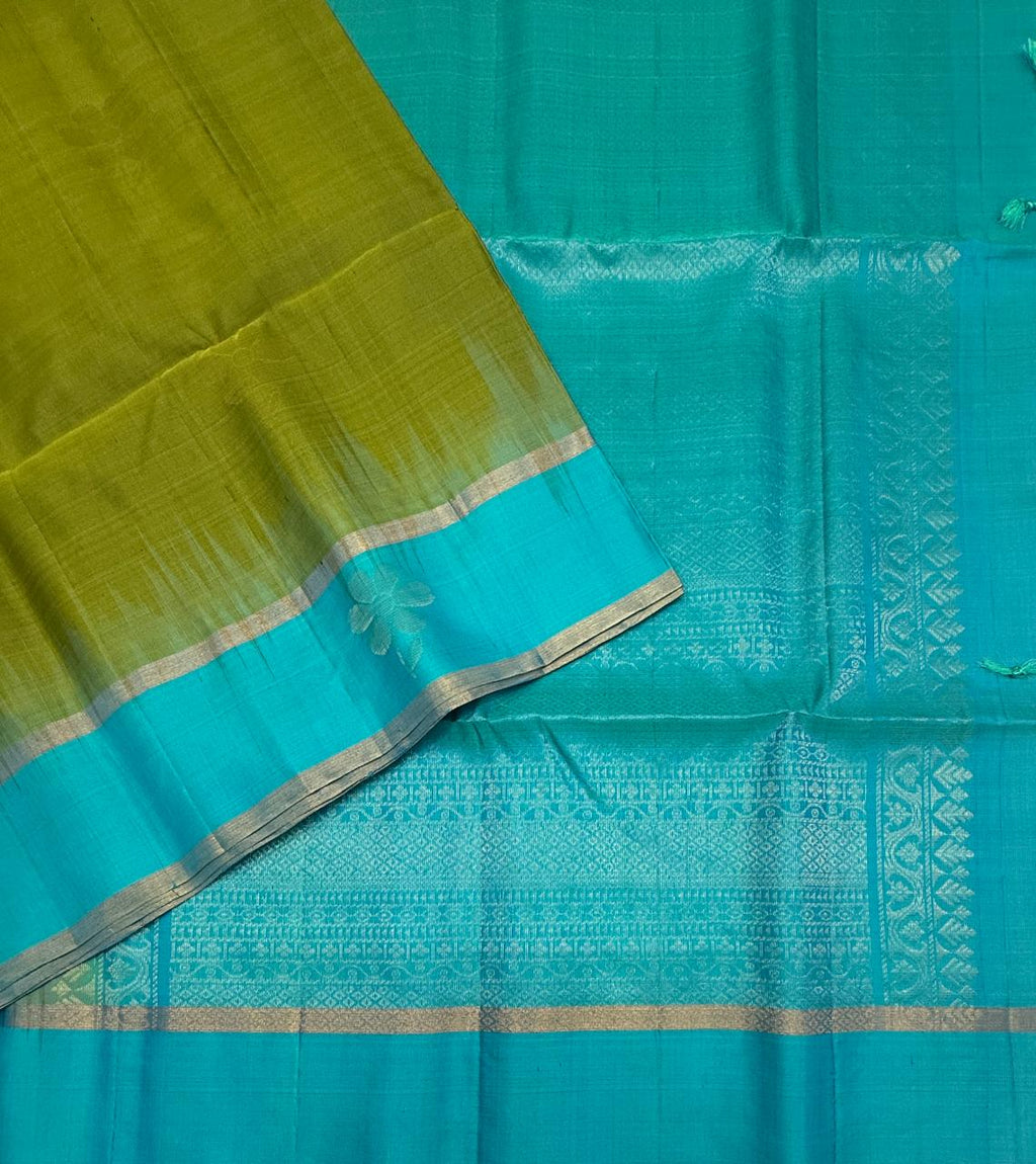 VSCB652 - green color body , dual blue color pallu , blouse - Pure silk saree