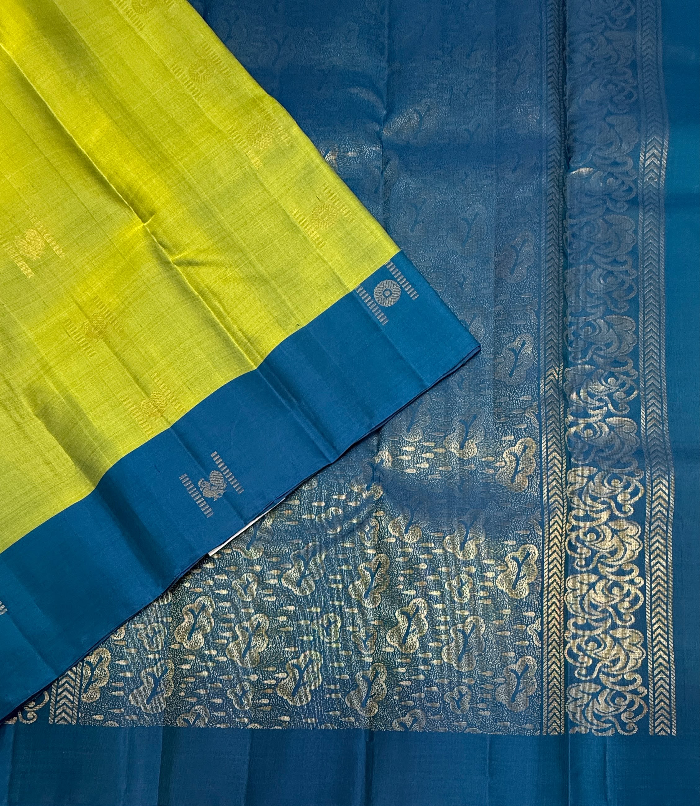 VSCB674 - green color body , peacock blue color pallu , blouse - Pure silk saree