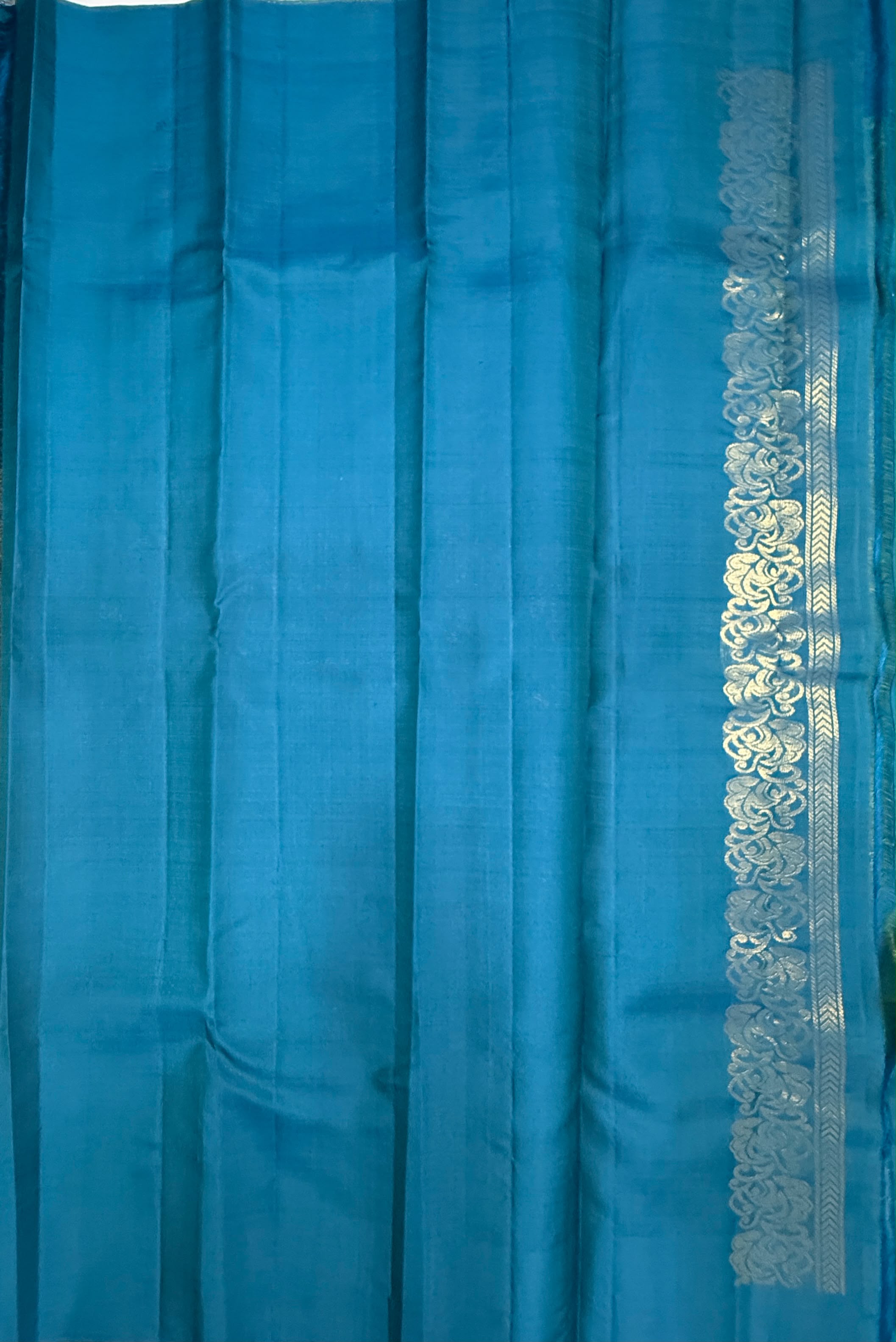 VSCB674 - green color body , peacock blue color pallu , blouse - Pure silk saree