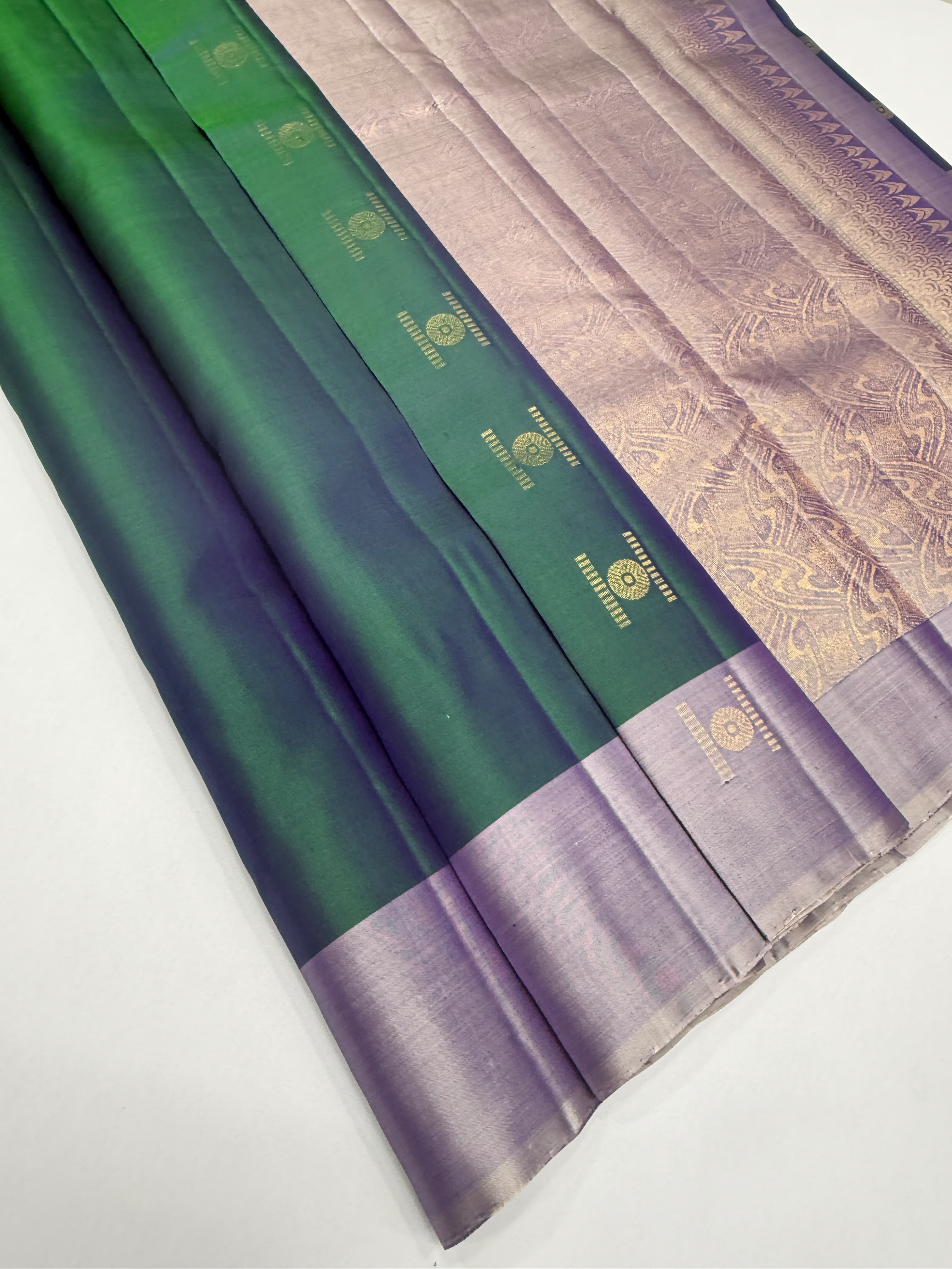 VSCB679 - dual peacock green color body , cream with violet color pallu , blouse - Pure silk saree
