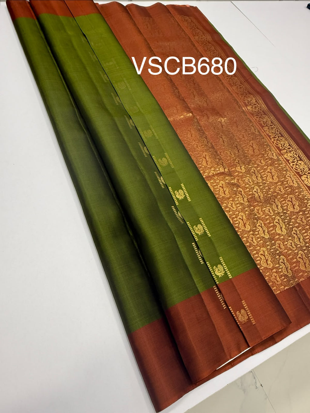 VSCB680 - green color body , rust color pallu , blouse - Pure silk saree